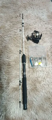 Vara de pesca com molinete 