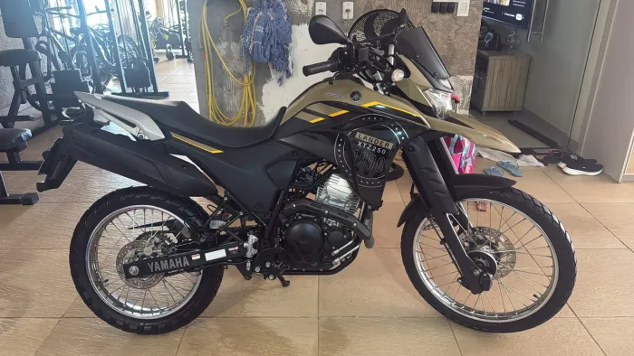 Vendo lander muito nova