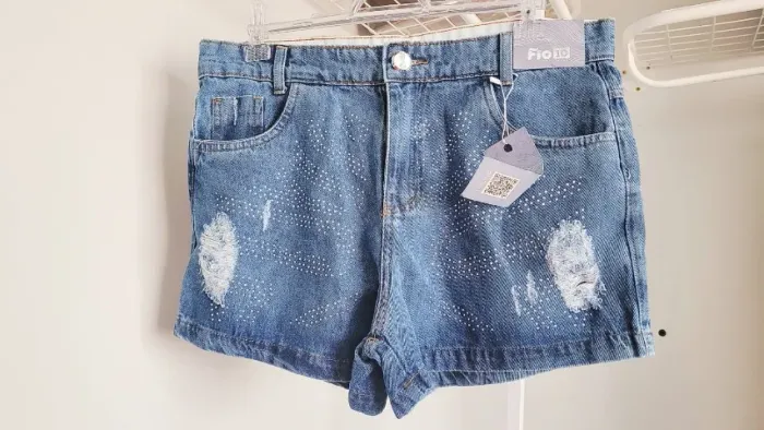 Short jeans corte reto com strass lindo NOVO