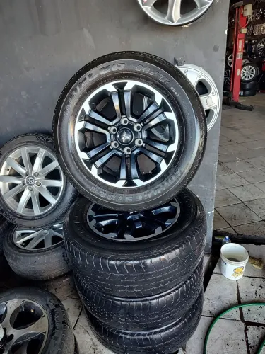 rodas aro 18 pajero em 10 xsem juros pneus meieiro brigstone <br> 