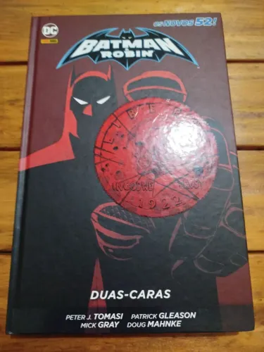 Batman e Robin os novos 52! duas Caras. 