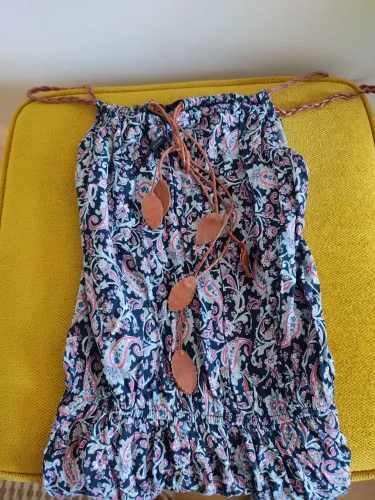 Macaquinho estampado com detalhes em couro