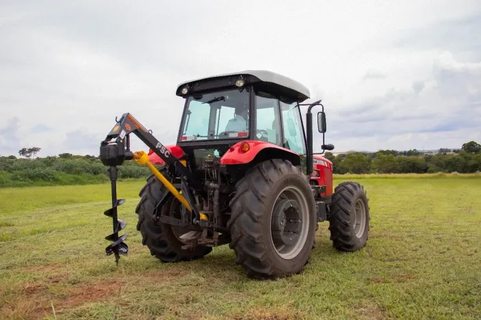 Perfurador de solo Cimag novo para trator 