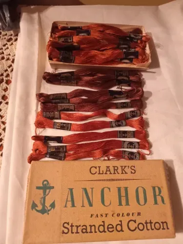 Linha  Meada para Bordar Anchor Mouliné 8m , cada.
