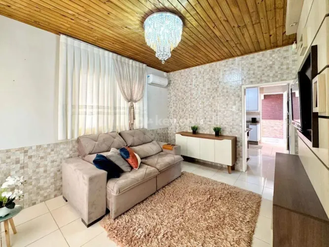 Oportunidade de Casa no Centro de Gravatal/SC