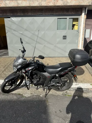 Moto Haojue DK150 c/ baú e protetor