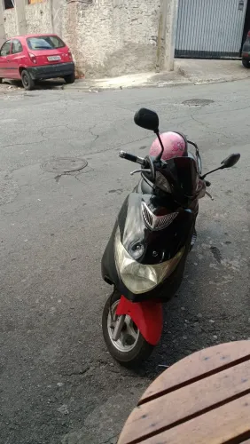 Suzuki só para rodar bateu pegou um carburador de 150 bateria nova Moura na garantia