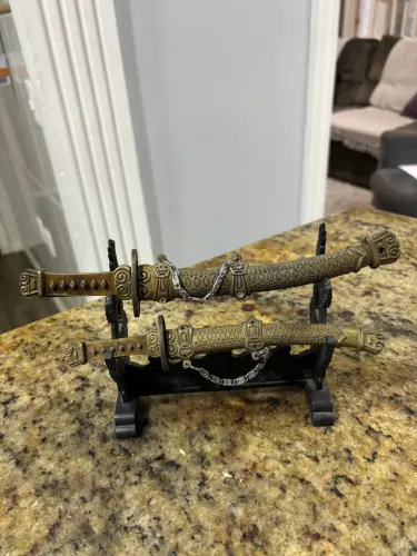 Conjunto de Espadas com Suporte
