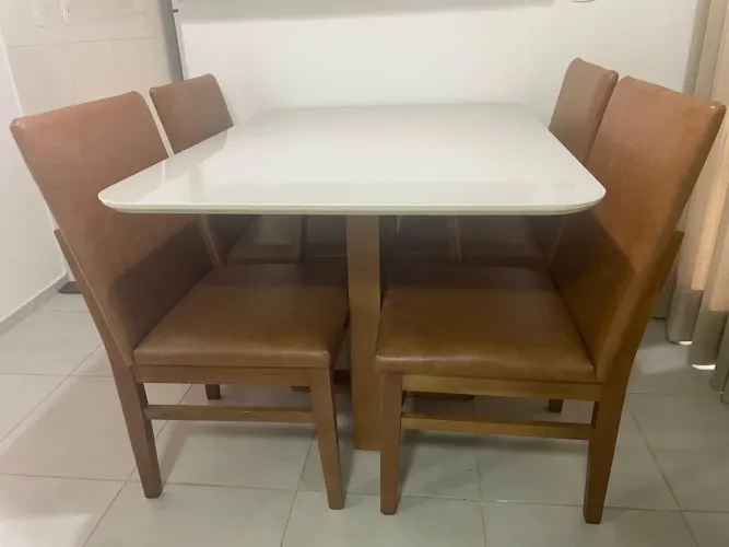 Mesa de Jantar com 4 Cadeiras em madeira