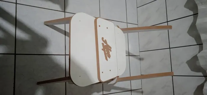 Cadeira Infantil de Madeira com Design Exclusivo