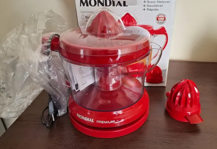 Espremedor de frutas Mondial nova