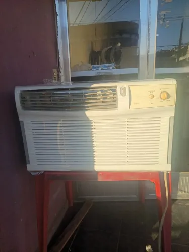 Vendo ar condicionado 21000 BTUs 220 vlts Consul de janela.