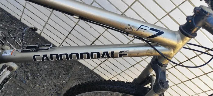 Vendo bike Cannondale F7