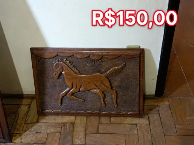 Quadro Entalhado em Madeira Maciça