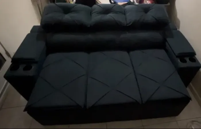 Sofá retrátil de 3 lugares, 4 inclinações do encosto, com PORTA COPOS DOS DOIS LADOS