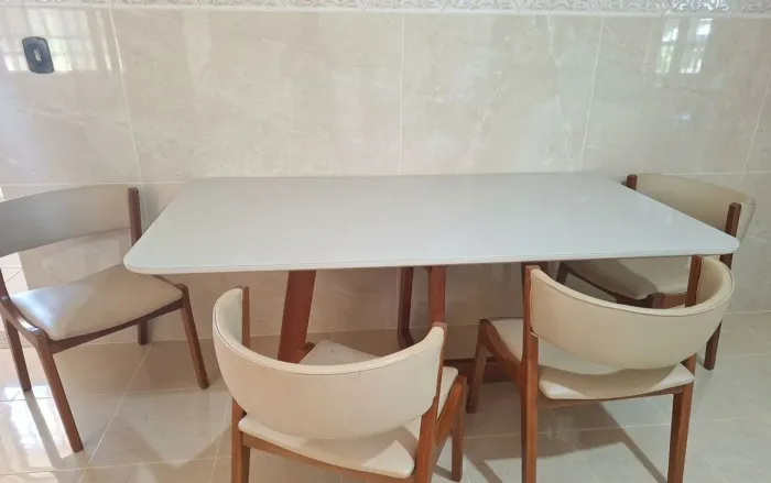 Mesa de jantar laqueada 1.80 x0.90