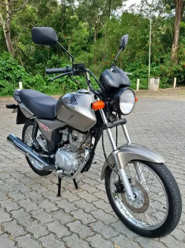 Vendo Cg 150 em Ótimo estado de conservação!
