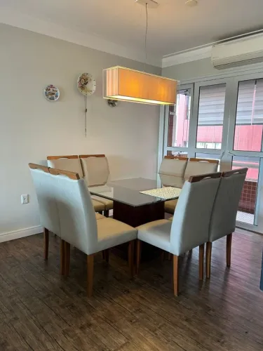 Mesa de Jantar quadrada de 8 lugares