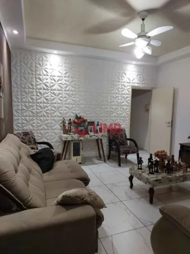 Casa à venda na região central de Bauru, com 3 quartos (1 suíte), 3 banheiros e garagem co
