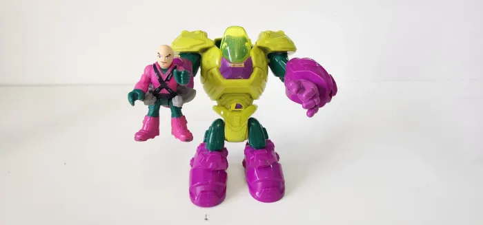 Robô Imaginext com personagem