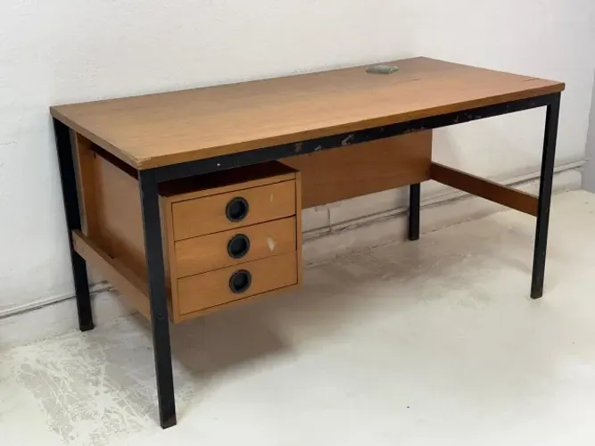 Mesa de escritório 2 (tampo de madeira e estrutura em alumínio) 