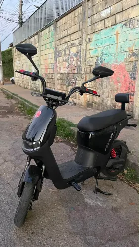 Moto elétrica com 2 meses de uso 