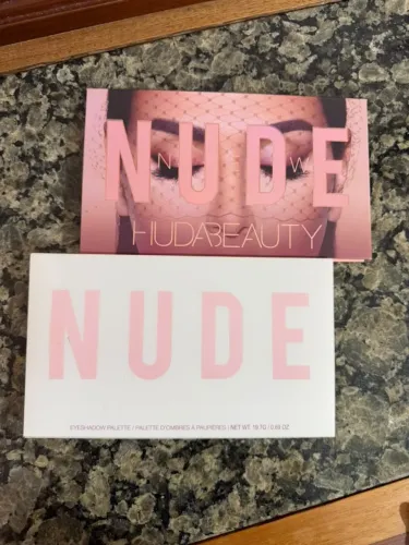 Paleta de Sombras Huda Beauty Nude New com 18 Tons (Brilhosos e Mate)