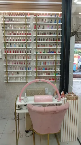 Mesa e cadeira manicure