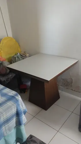 Mesa com 4 cadeiras