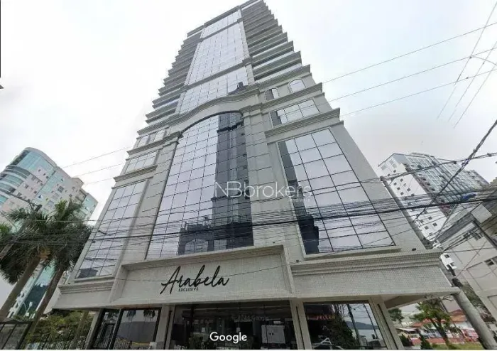 APARTAMENTO DE 130m² COM 3 SUÍTES E 2 VAGAS NO CENTRO DE ITAPEMA!