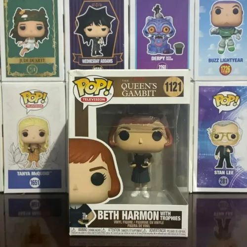 Funko Pop! Beth Harmon with Trophies #1121 (O Gambito da Rainha)