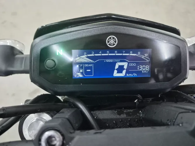 Semi nova, único dono, com apenas 1.308 km. Impecável!!!