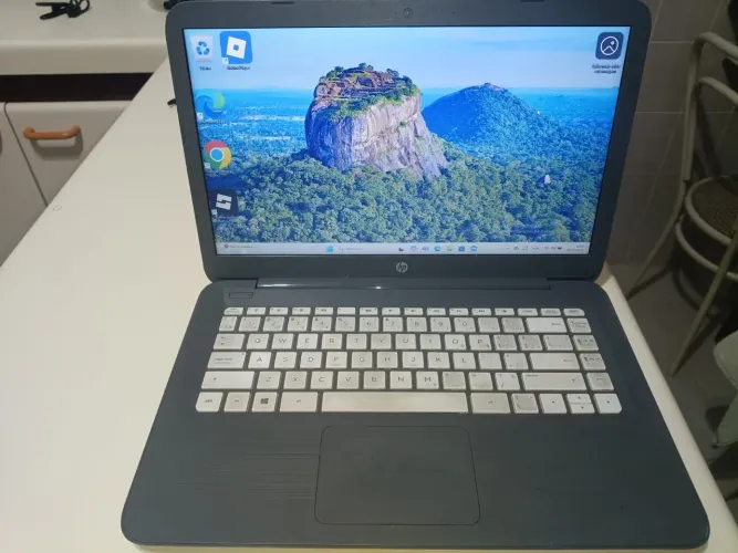 Notebook HP Stream 14 completo c/ defeito no teclado