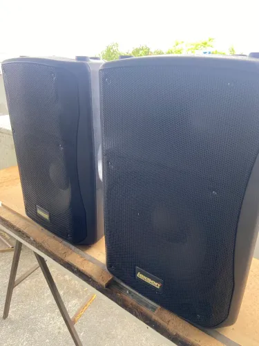 Vendo duas caixas de som ativa