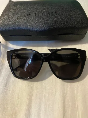 Óculos de sol Balenciaga modelo BB0135SA 001