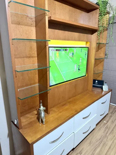 Estante para TV com iluminação