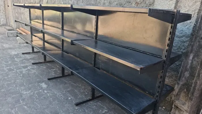 Gôndola central de mercado. Medidas: 87cmx32cm. Valor: 400,00 reais cada módulo.
