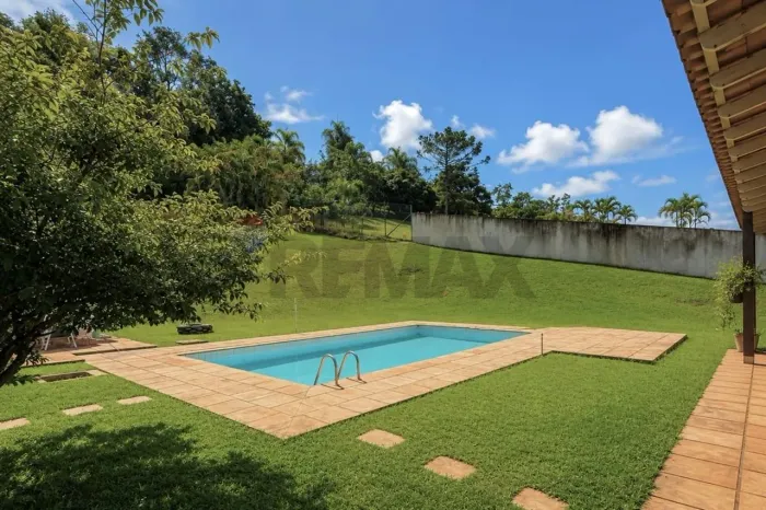 Casa para locação mobiliada no condominio Vale do Sol em Botucatu de frente para o lago