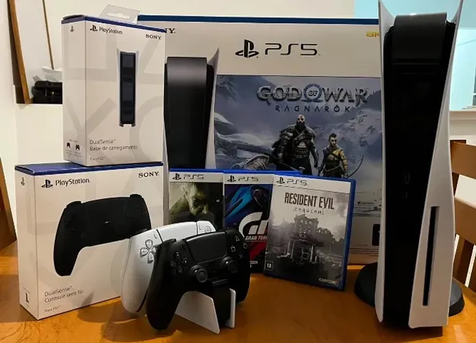 PlayStation 5 Fat + 2 Controles + Base de Carregamento + Jogos (Único Dono)