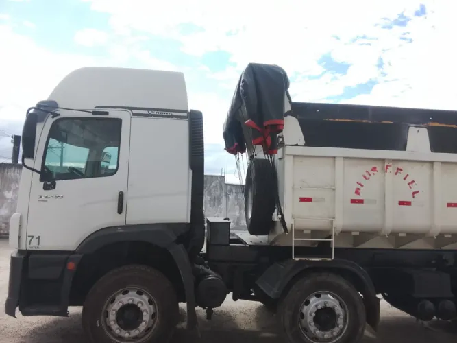 CAÇAMBA VW 30330 ANO 2018 BItruck 8X2 Conservada
