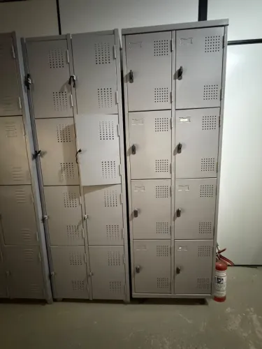 Armário Roupeiro de Aço 8 Portas com Chaves - Vestiário