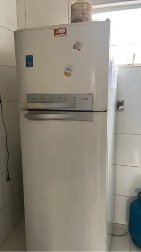 GELADEIRA. PAROU DE GELAR.