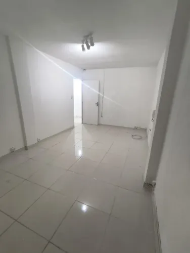 Alugam-se lojas comerciais em vila isabel 