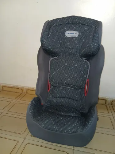 Cadeirinha Burigotto para crianças de 15 a 36 Kg. Não entrego, retirar no Jardim América..
