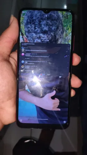 Vendendo celular pra comprar remédio pra minha vó