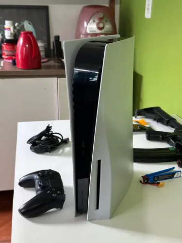 PlayStation 5, Mídia física, 825Gb, 1 controle + brindes