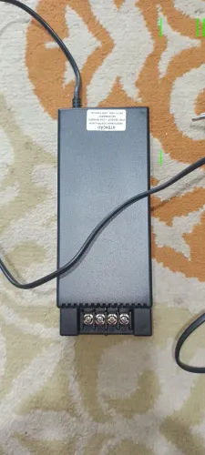 FONTE DE ENERGIA CFTV COM AJUSTE DE TENSÃO. 