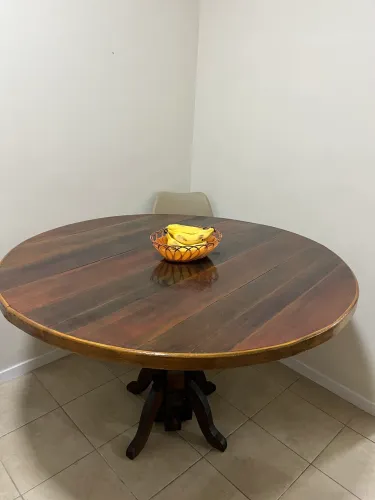 Mesa Redonda de Madeira Maciça