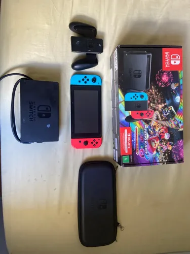 ?Nintendo Switch semi novo nunca aberto pra manutenção
