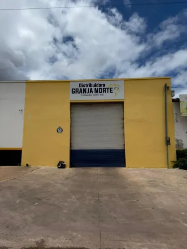 Alugo galpão na Av, cuiaba. Com 500m2
